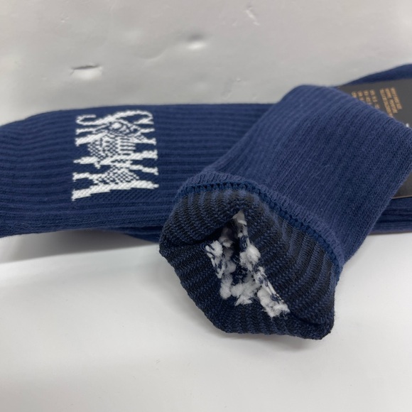 VANS "Off The Wall" socks 
New with the tag authentic Vans socks (1 pair) - Picture 15 of 16